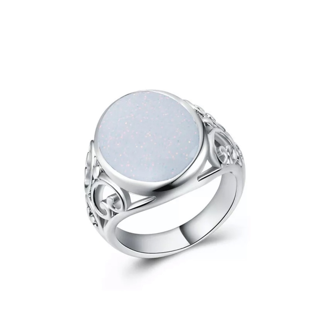 Gorgeous Women 925 Silver Oval Cut White Opal Ring